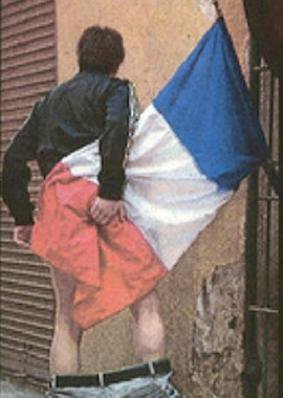 source: rue 89
outrages au drapeau français