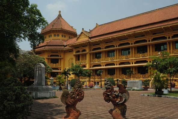© Michel Klein - L’ex-musée de l’Ecole française d’Extrême-
Orient marque l’avènement du style indochinois dont le chef de
file est Hébrard, l’urbaniste du Hanoi des années 1920.