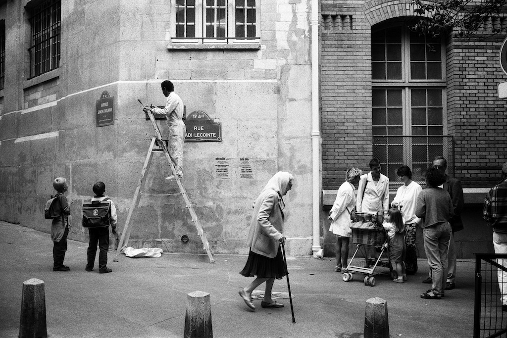 Avenue Simon Bolivar, Paris 1994 © François Lartigue