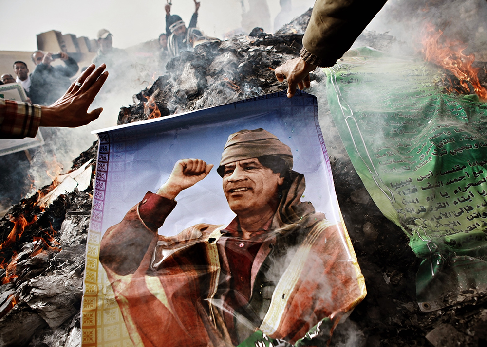 Benghazi residents burn portraits of Muammar Gaddafi, banners with his quotes and his Green Book.
Benghazi, Libya