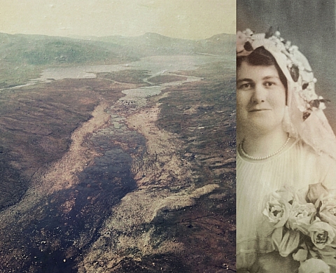 Aujourd'hui, Flore a teint son costume bleu en noir.