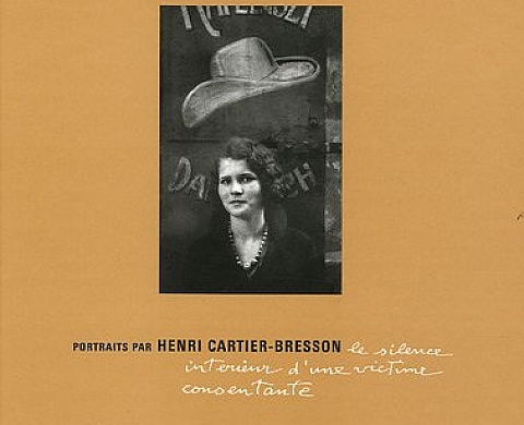Le silence intérieur d'une victime consentante : Portraits photographiques par Henri Cartier-Bresson Le silence intérieur d'une victime consentante : Portraits photographiques par Henri Cartier-Bresson