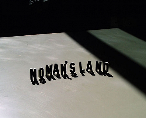 Julien DISCRIT - No Man's Land
