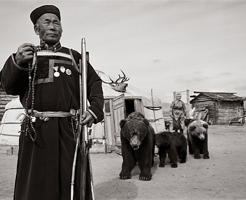 Hamid Sardar-Afkhami DARK HEAVENS - Shamans et chasseurs de Mongolie