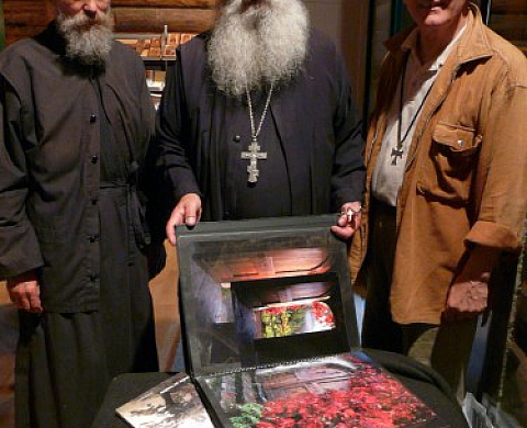 Exposition étonnante du Frère Jean, moine orthodoxe à l'église russe de Sylvanès