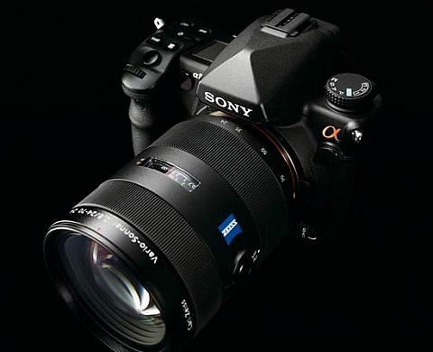 Sony A850 with 24.6 megapixels and pro-style features