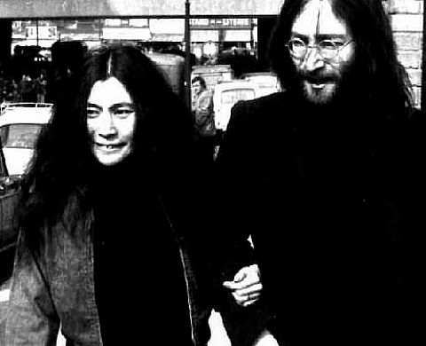 Henry Pessar au Marché Biron Sur les traces de John Lennon et Yoko Ono 