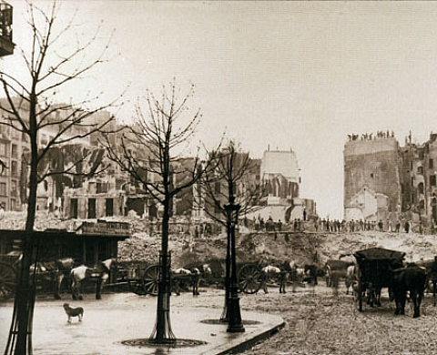  Paris photographié au temps d'Haussmann : Portrait d'une ville en mutation 