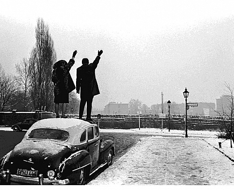 LEON HERSCHTRITT - BERLIN, LE MUR NOEL 1961 LEON HERSCHTRITT - BERLIN, LE MUR NOEL 1961