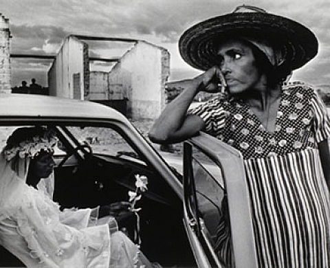 Fragments latinos américains : 15 artistes, 9 pays, 40 ans d'images Collection de la Maison Européenne de la Photographie Fragments latinos américains : 15 artistes, 9 pays, 40 ans d'images Collection de la Maison Européenne de la Photographie