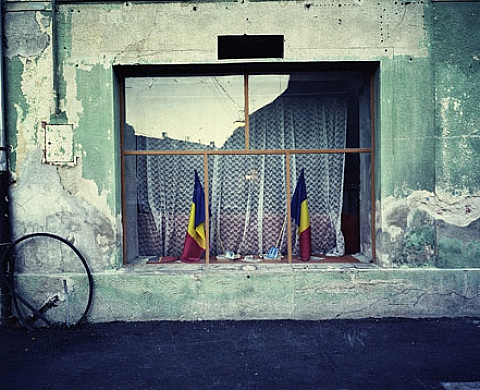 “Ne tourne pas la tête !” Photographie roumaine contemporaine “Ne tourne pas la tête !” Photographie roumaine contemporaine