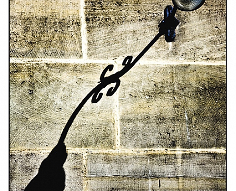 Une couleur, une forme, une matière, un reflet, une lumière -Tarik YAÏCI