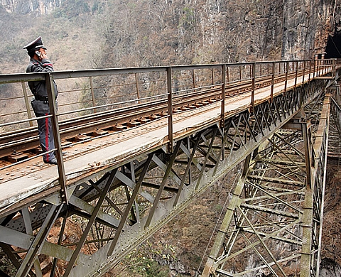 Regards croisés - Centenaire du chemin de fer du Yunnan