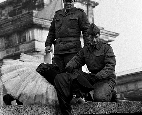 Est // Ouest : Icônes : Erwitt, Huguier, Riboud, ... Est // Ouest : Icônes : Erwitt, Huguier, Riboud, ...