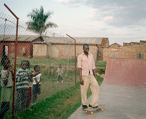 Les skateurs ougandais de Yann Gross fêtent la Nuit Blanche à Paris