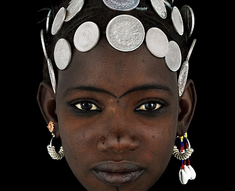 Antoine Scheck explore les âmes derrière les masques