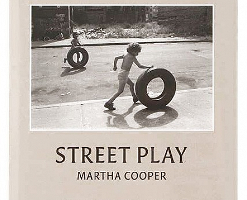 Une bouffée de poésie avec Street Play de Martha Cooper