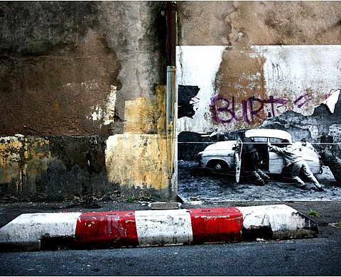 Réflexion sur la nature du mur avec Intra Muros de Fabien Monsinjon