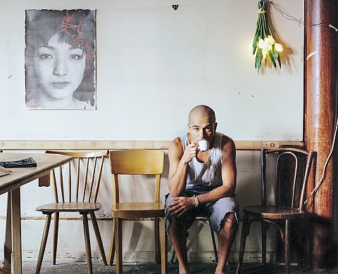 Julien Grégorio demande Neptune en exposant les squats de Genève 2002-2012