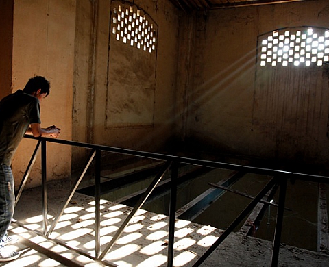 Le photographe Kim Hak expose pour l'ouverture de la galerie Hasy