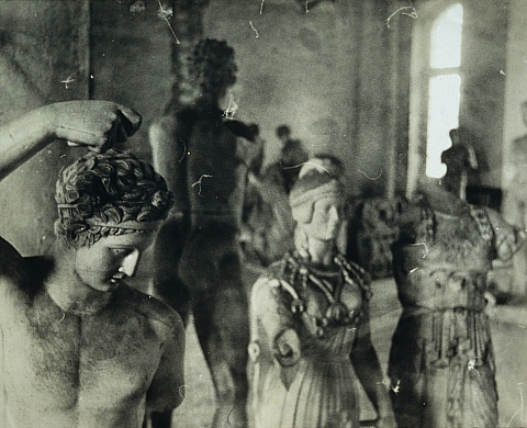 Mois de la Photo 2012 : Exposition de Deborah Turbeville à la Galerie Serge Aboukrat Mois de la Photo 2012 : Exposition de Deborah Turbeville à la Galerie Serge Aboukrat