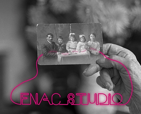 Entretien avec Marion Hislen et Françoise Huguier dans le cadre du projet « Portraits de Famille » à la Fnac Entretien avec Marion Hislen et Françoise Huguier dans le cadre du projet « Portraits de Famille » à la Fnac