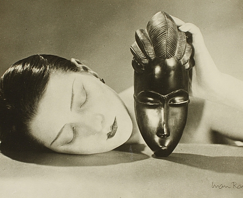 Exposition et vente aux enchères de photographies de Man Ray à Paris