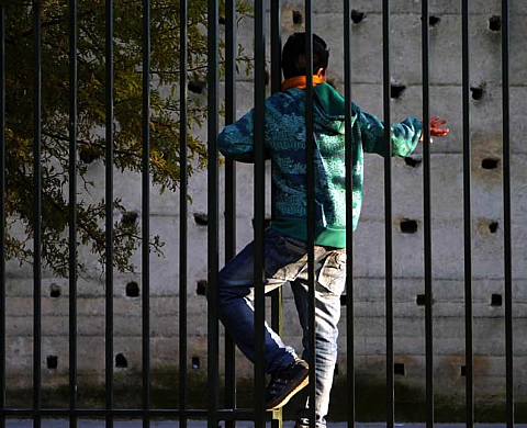 La galerie Mohamed El fassi expose «Codes-Barres de la Pesanteur» de Thami Benkirane 