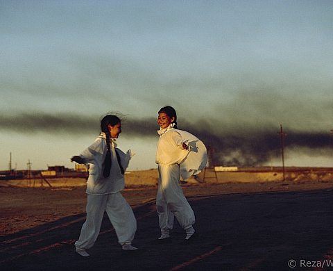 Le photographe REZA expose « Destins Croisés » à Mably et Roanne 