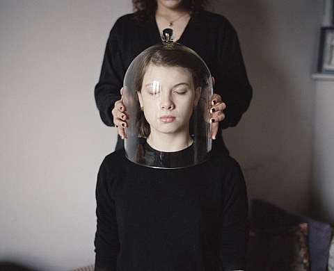 Claudine DOURY, photographe de l'Agence VU' sera la curatrice de l'exposition collective « PASSAGE » à Genève