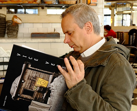 Stefano Cerio offre un nouveau regard sur le tourisme de masse dans « Vice Versa » Stefano Cerio offre un nouveau regard sur le tourisme de masse dans « Vice Versa »