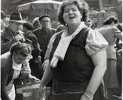 « Les Halles » de Robert Doisneau s'exposent au Forum des Halles