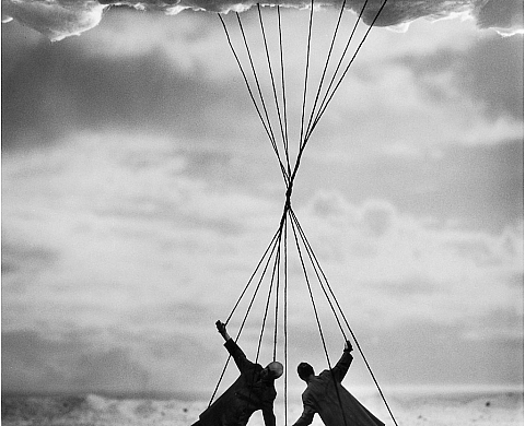 « Utopies en noir et blanc » : photographies de Gilbert Garcin à la Galerie Hélène Detaille « Utopies en noir et blanc » : photographies de Gilbert Garcin à la Galerie Hélène Detaille