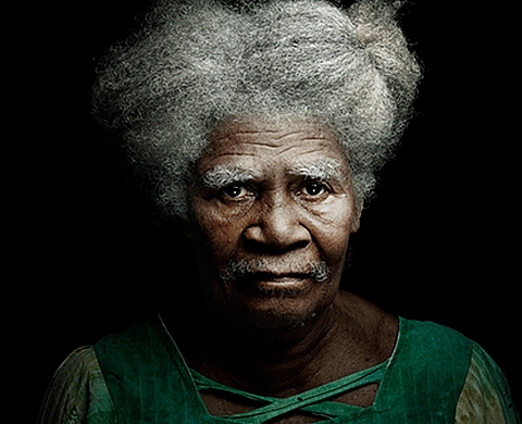 À l’occasion du Festival Photo Saint Germain des Prés, la galerie Hélène Bailly met à l’honneur la nouvelle série « KANAK » du photographe Denis Rouvre À l’occasion du Festival Photo Saint Germain des Prés, la galerie Hélène Bailly met à l’honneur la nouvelle série « KANAK » du photographe Denis Rouvre