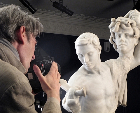Le musée Dubois-Boucher présente l'artiste Philippe Brame et ses photographies des sculptures de Camille Claudel