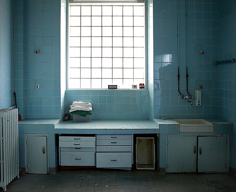 Le Prix Nadar 2013 Gens d'images est attribué à l'ouvrage « L'Asiles des photographies » de Mathieu Pernot et Phillippe Artières