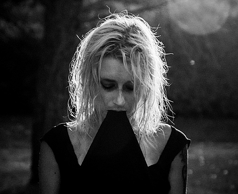 « Noir » : un regard croisé sur la femme, la féminité, une exploration sensible du monde en noir et blanc, par Dorianne Wotton et Insousciance « Noir » : un regard croisé sur la femme, la féminité, une exploration sensible du monde en noir et blanc, par Dorianne Wotton et Insousciance