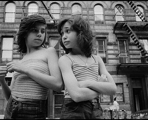 La Galerie Catherine et André Hug présente « Prince Street girls » de la photojournaliste américaine Susan Meiselas La Galerie Catherine et André Hug présente « Prince Street girls » de la photojournaliste américaine Susan Meiselas