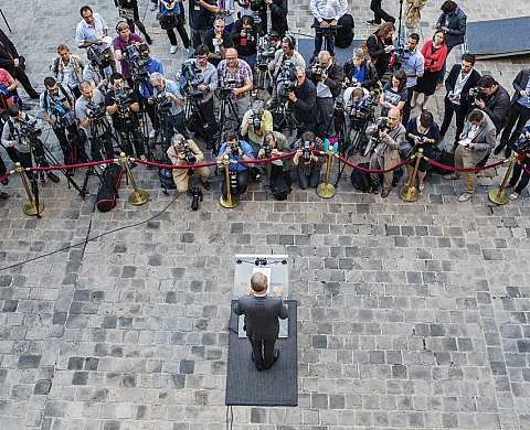 « Matignon » : le regard sur l'institution de deux photographes de l'agence VU' Paolo Verzone et Stephen Dock « Matignon » : le regard sur l'institution de deux photographes de l'agence VU' Paolo Verzone et Stephen Dock
