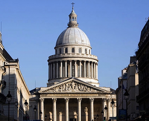 Les grands Hommes du Panthéon saluent l'Art contemporain: le photographe Français JR décore une bâche de chantier