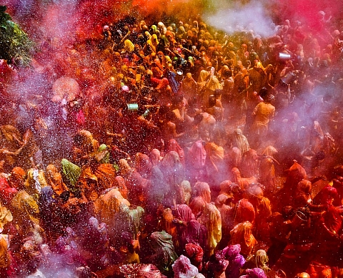 La fête des couleurs célébrée en Inde à l'occasion de l'arrivée du printemps