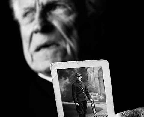 Les halls et le parvis de la gare Paris-Est accueillent « 14, Visages et Vestiges de la Grande Guerre », des photographies de Didier Pazery. Les halls et le parvis de la gare Paris-Est accueillent « 14, Visages et Vestiges de la Grande Guerre », des photographies de Didier Pazery.