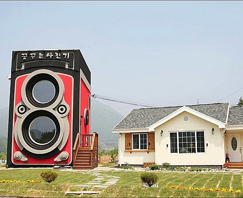 L'unique et insolite café en forme de Rolleiflex a ouvert ses portes en Corée du Sud