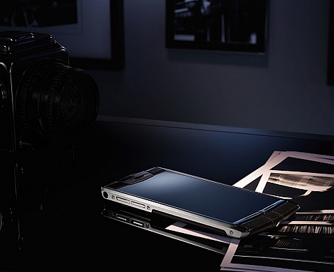 Hasselblad s'associe à la marque de téléphonie Vertu pour produire le photophone le plus cher au monde