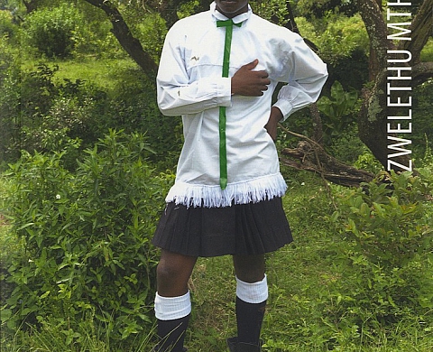 Zwelethu Mthethwa, « un mythe contemporain » aux Éditions Revue Noire Zwelethu Mthethwa, « un mythe contemporain » aux Éditions Revue Noire