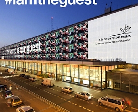 Le plus grand mur de selfies du monde installé à l'aéroport Paris-Orly