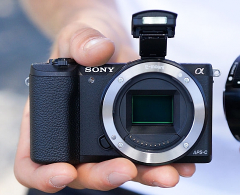 Sony A5100 , à grande vitesse Sony A5100 , à grande vitesse