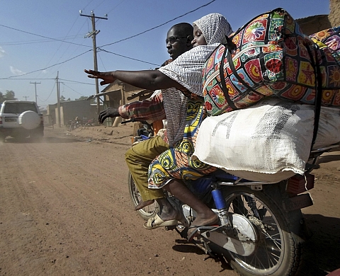 N’DJAMENA, Tchad : Abdoulaye Barry et Photocamp-Tchad à la Galerie du bar Floréal