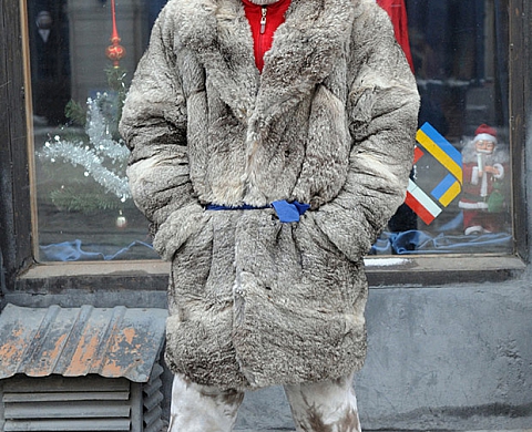 Slavik's Fashion : portrait d'un sans abri qui créer sa propre mode.