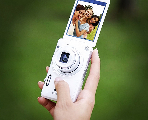 Nikon COOLPIX S6900, roi du selfie ! Nikon COOLPIX S6900, roi du selfie !